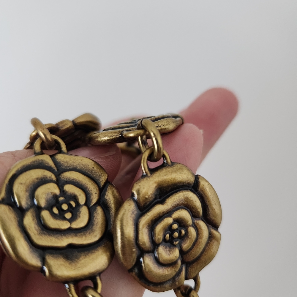 Gold Floral Keychain Accessory - Picture 5 of 6